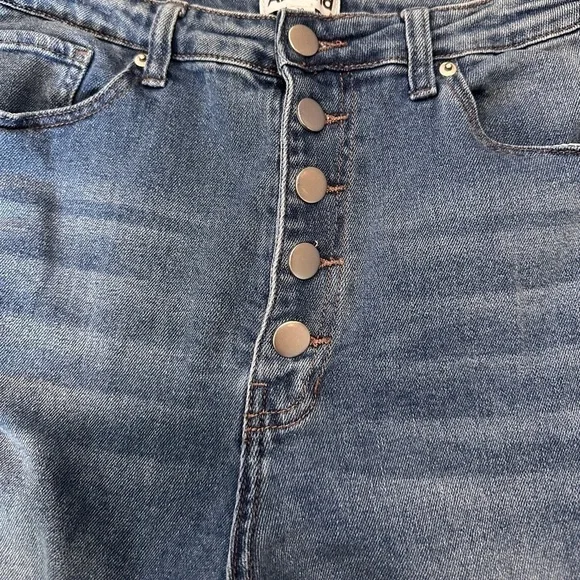 Abound Button Front High Waisted Straight Leg Mom Jeans Size 30 - Picture 2 of 7